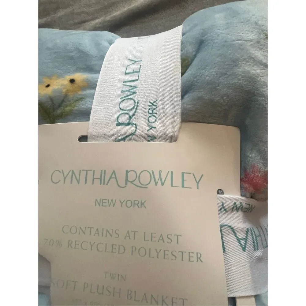 Cynthia Rowley New York Soft Plush Twin Size Easter Themed Blanket 68”x90” NEW